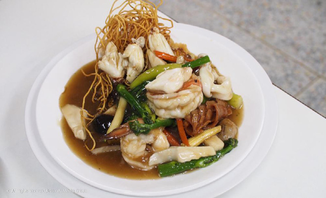 Raan Jay Fai còn phục vụ đa dạng các món ăn đa dạng khác