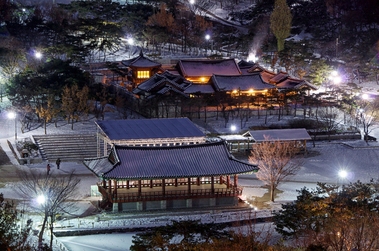 Cả Hanok Namsan vào mùa tuyết trắng thu hút mọi du khách
