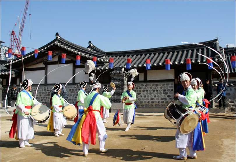 Hanok Namsan vào mùa lễ hội