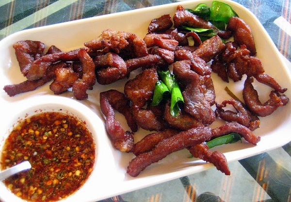 Moo Dad Diew là một món ăn vặt, ăn nhẹ của người Thái